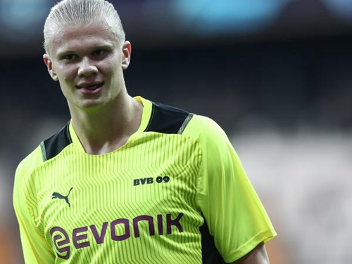 博雷戈：奎因如此年纪这么沉稳难得一见 我们都相信他的选择（博雷戈盛赞奎因：年轻却沉稳罕见，我们信任他的抉择）