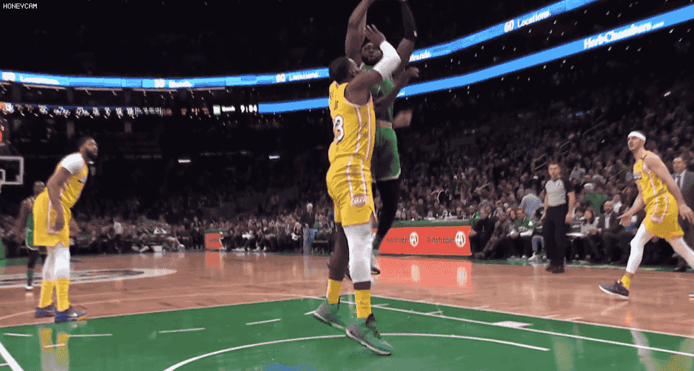 拜仁2025年至今德甲客场不败，距离队史第3次全年不败还差2场（拜仁2025年德甲客场仍未尝败绩，距队史第3次全年不败仅差两场）