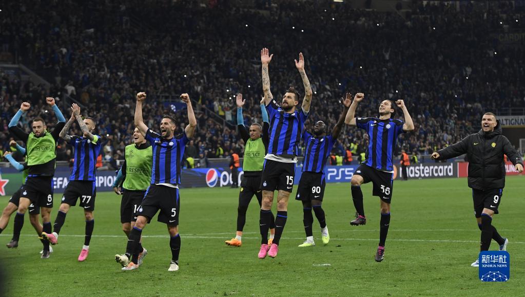 KK：诺伊尔是足球界的传奇；少一人的情况下拜仁仍防住了我们（KK赞诺伊尔为足坛传奇，拜仁少一人仍顶住了我们的攻势）