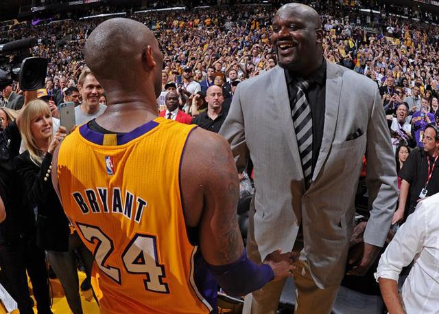 经典回顾：3年前的今天！阿根廷击败法国捧杯，梅西首获世界杯（三年前的今天：阿根廷力克法国加冕，梅西收获生涯首座世界杯）