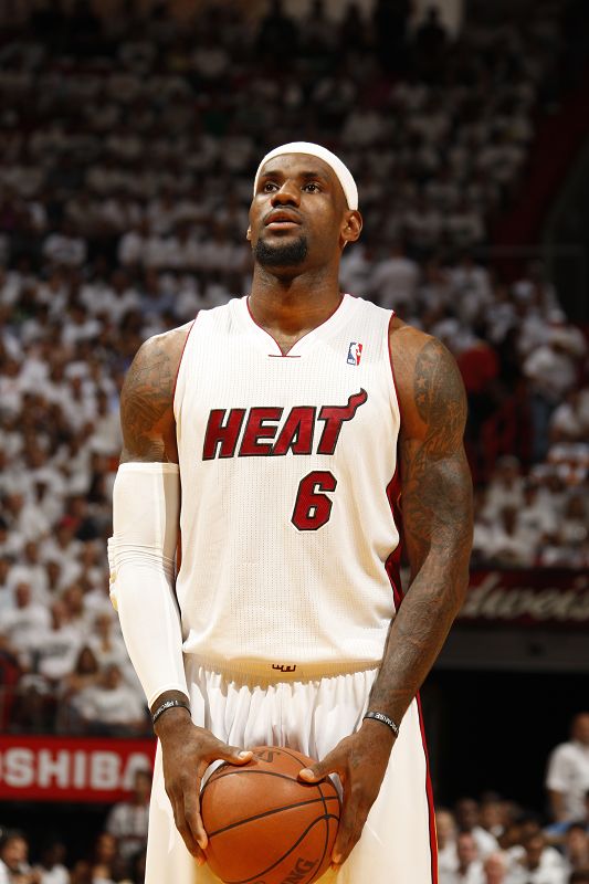 舒梅切尔：维拉已经是争冠热门，我有点担心下轮曼联的前景了（舒梅切尔：维拉已成夺冠热门，曼联下轮形势让我担忧）