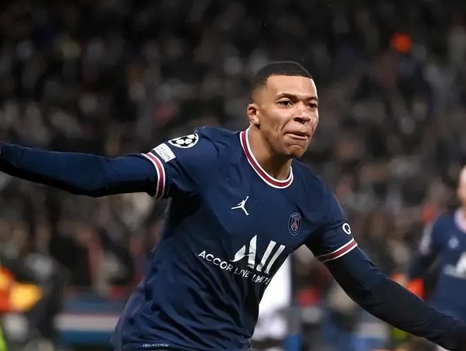 法甲争四大战再添悬念（法甲前四争夺再添变数）