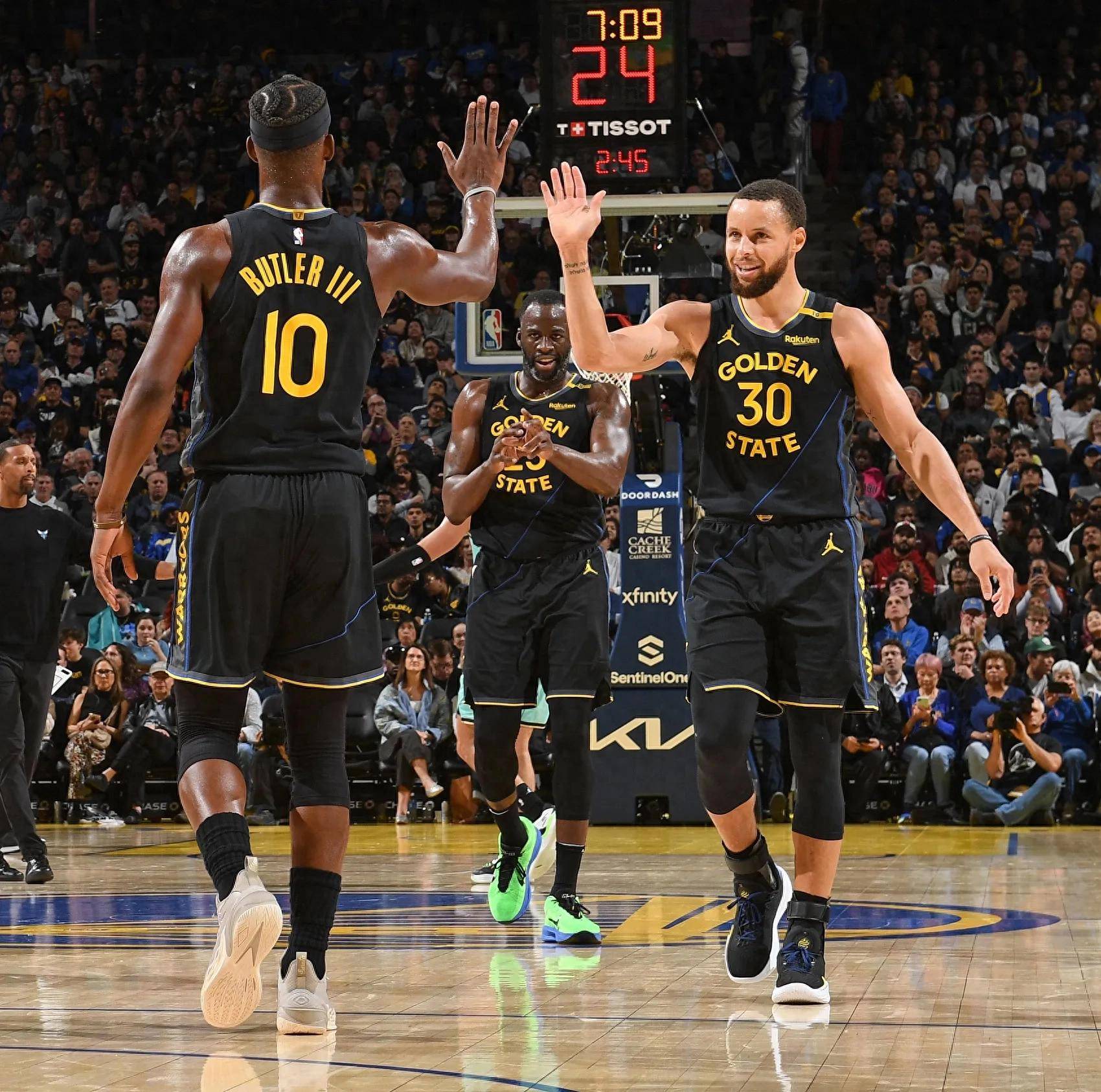 拼尽全力！韦尔15中11空砍生涯新高28分 另有19个篮板（难救主！韦尔15投11中飙生涯新高28分+19篮板仍遭败北）