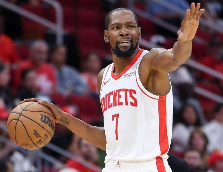 马刺为文班冲冠清障碍！“当代罗德曼”3年未成器 1短板成鸡肋（马刺为文班冲冠扫清路障：“当代罗德曼”三年未兑现 一短板沦为鸡肋）