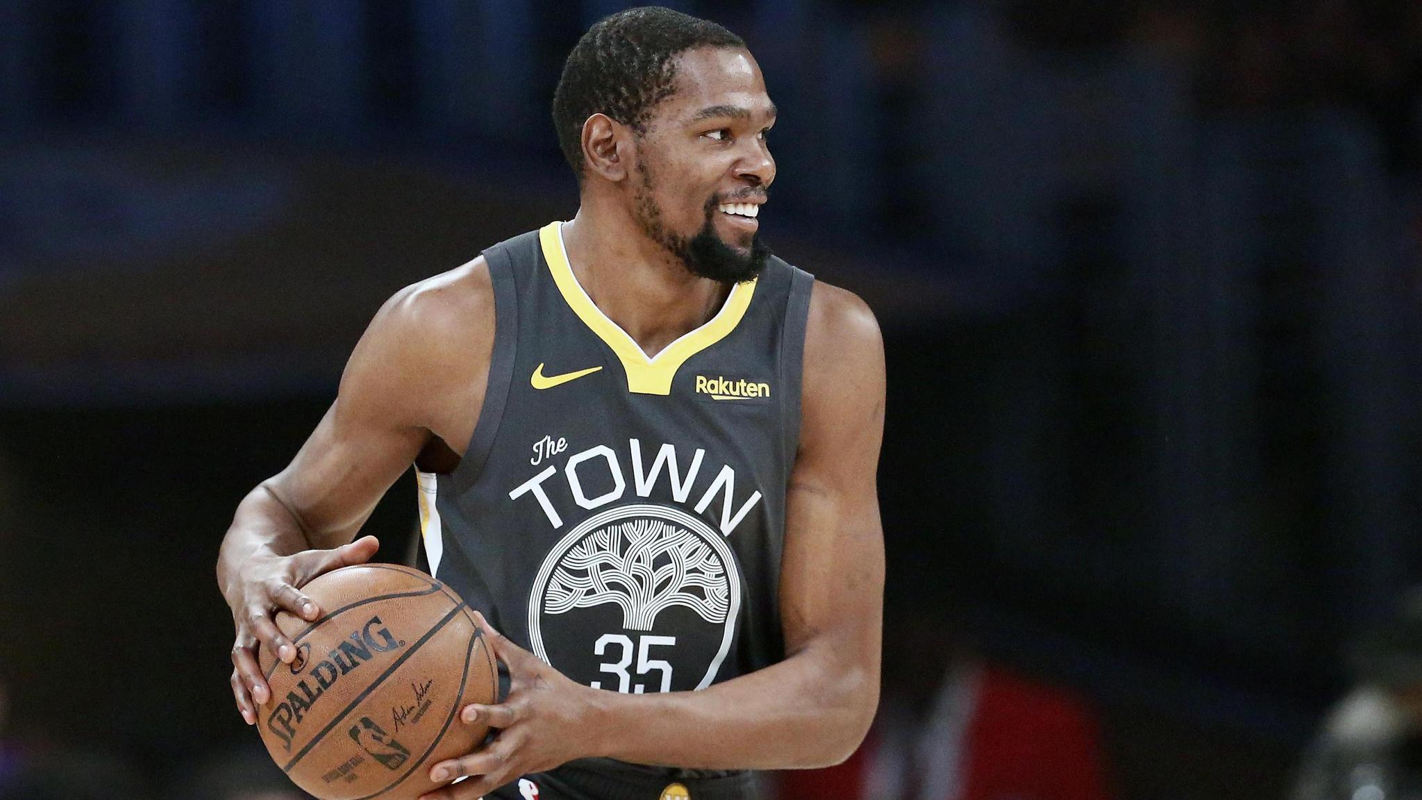 皇马因战绩不佳和阵容问题，计划引进新帅，克洛普和齐达内均被考虑，伊拉奥拉或成接班人。（战绩不佳叠加阵容问题，皇马启动换帅：克洛普、齐达内入选，伊拉奥拉有望接任）