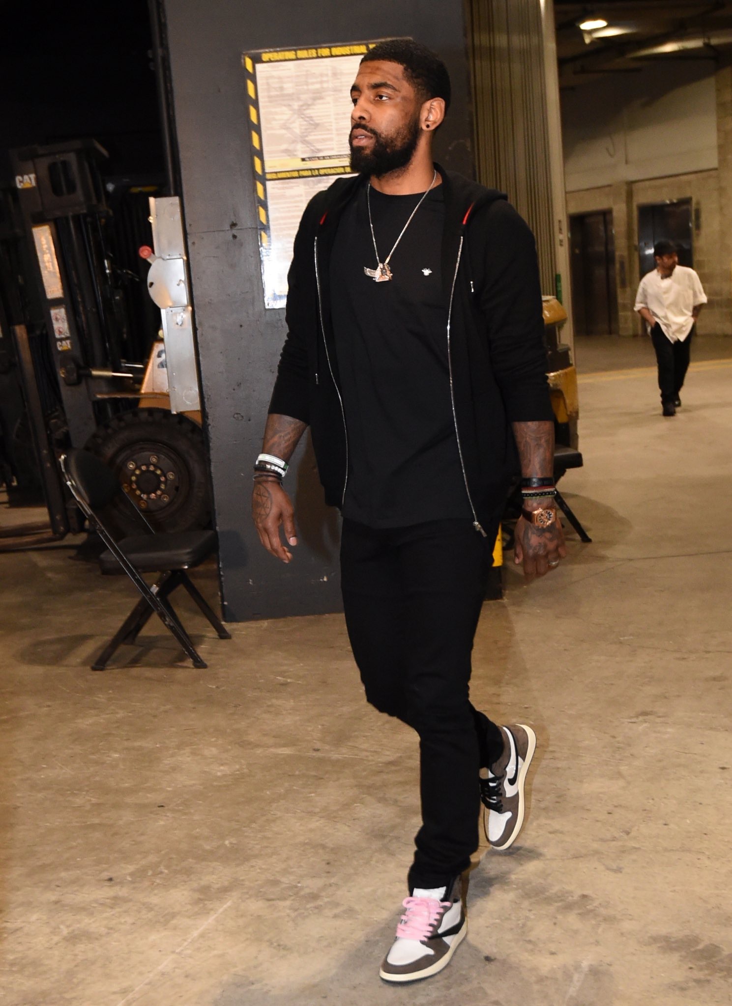 太阳主帅奥特打造团队篮球，助攻数超湖人一倍防守更强（奥特执教的太阳打出团队篮球：助攻是湖人的两倍，防守更强硬）