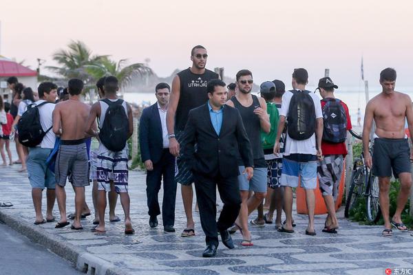 李月汝与佩奇Unrivaled联赛相遇（李月汝与佩奇在Unrivaled联赛上演正面交锋）