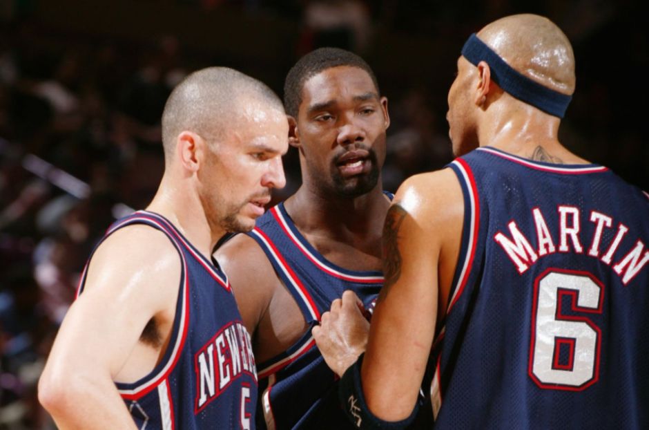 世体：阿隆索回归获利物浦球迷热烈欢迎，阿诺德却遭嘘声相待（世体：阿隆索归来获红军拥趸热烈致意，阿诺德反遭嘘声）