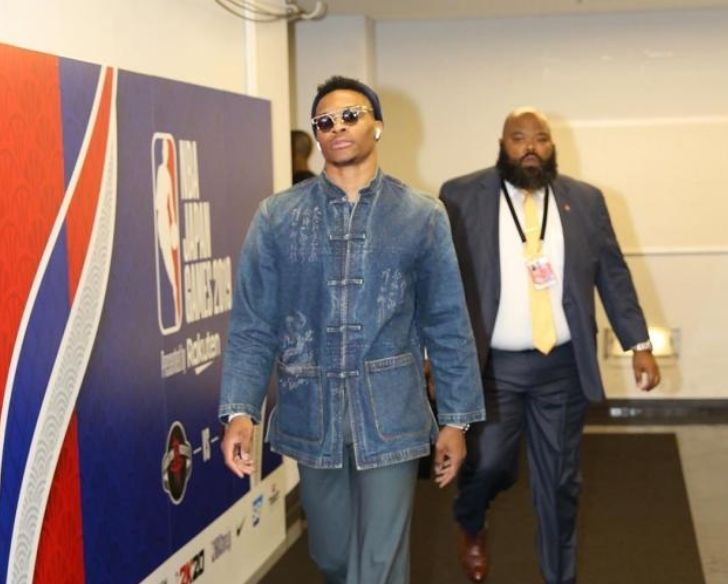 东契奇致里夫斯：很抱歉我成了你的队友；恭喜你成为我头号粉丝（东契奇对里夫斯说：抱歉与你同队，恭喜你荣膺我的头号粉丝）