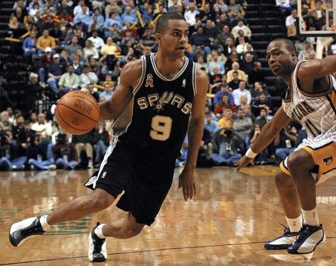 广东2将缺席揭幕战，山西酝酿1换1交易，广厦捡到宝，新疆注册新外援（广东两将无缘揭幕战，山西谋划1换1，广厦收获惊喜，新疆注册新外援）