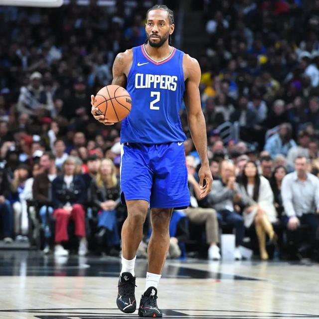 世体：法兰克福球迷在诺坎普制造骚乱，巴萨要求经济赔偿（世体：诺坎普爆发法兰克福球迷骚动，巴萨拟追索经济赔偿）