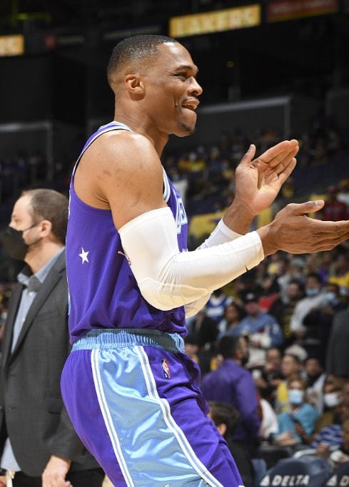 谢泼德三分战术效果取决于手感和队友配合（谢泼德三分战术能否奏效关键在手感与队友配合）