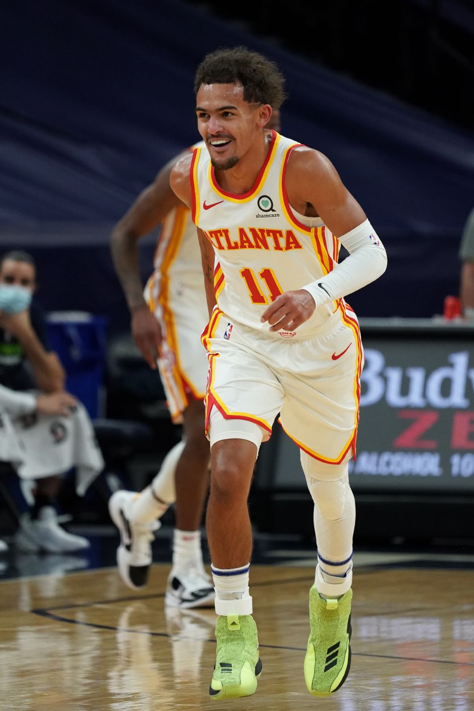 米兰vs拉齐奥终场前点球未判原因：马鲁西奇对帕夫洛维奇犯规（米兰对阵拉齐奥补时点球未判解析：马鲁西奇先对帕夫洛维奇犯规）