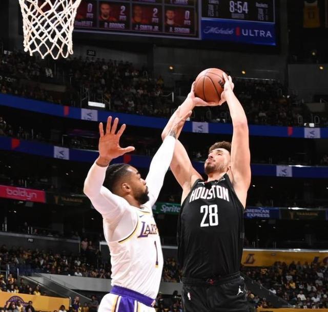 76 人外援适配度饱受争议（76人外援契合度引发热议）