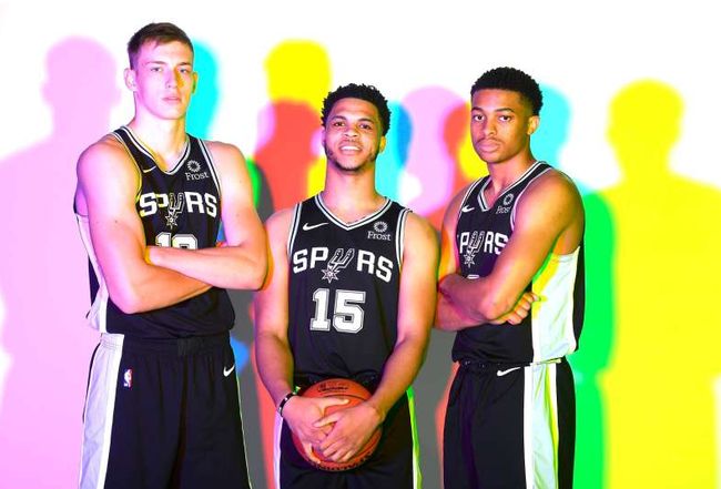 特里皮尔：我与图赫尔交谈过，若国家队需要会选择回归（特里皮尔：已与图赫尔交流，若国家队需要我会回归）