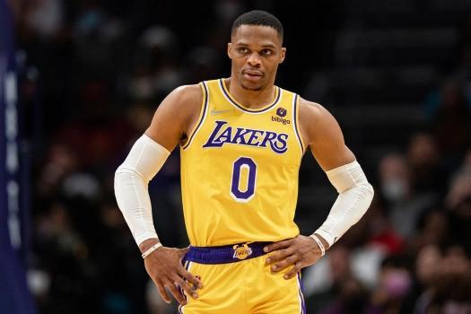 马卡：阿劳霍目前最有可能是在圣诞假期后回归巴萨（马卡报：阿劳霍大概率将在圣诞假期结束后回归巴萨）