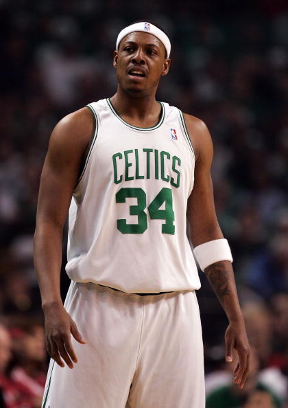 本人亲自出面辟谣！卡马文加：比赛中我吼的不是维尼修斯（卡马文加澄清：比赛中我的喊话并非针对维尼修斯）