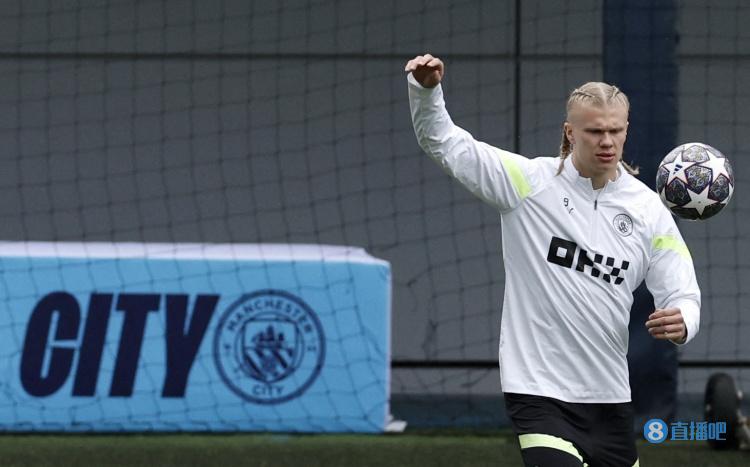 迪洛伦佐：球队的发挥堪称完美，希望我们最终能捧起冠军奖杯（迪洛伦佐：球队表现近乎完美，盼最终举起冠军奖杯）