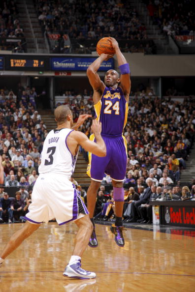 科莫vs萨索洛：尼科-帕斯、阿尔韦托-莫雷诺首发，马蒂奇、贝拉尔迪出战（科莫对阵萨索洛：尼科-帕斯、阿尔韦托-莫雷诺先发，马蒂奇与贝拉尔迪出战）