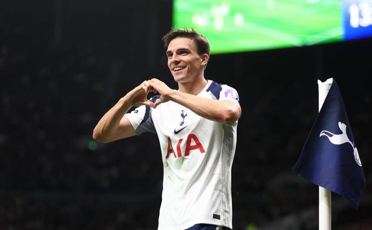 关键犯规了？！威少11中8得到20分3板10助 末节8分（关键判罚引争议？威少11投8中砍20分3板10助，末节再取8分）