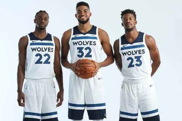 NBA 名人堂球星事迹盘点（NBA名人堂传奇球星风采回顾）