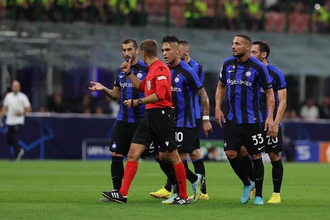 运动员简介：全面发展的篮球新星（球员档案：全能型篮球新秀）