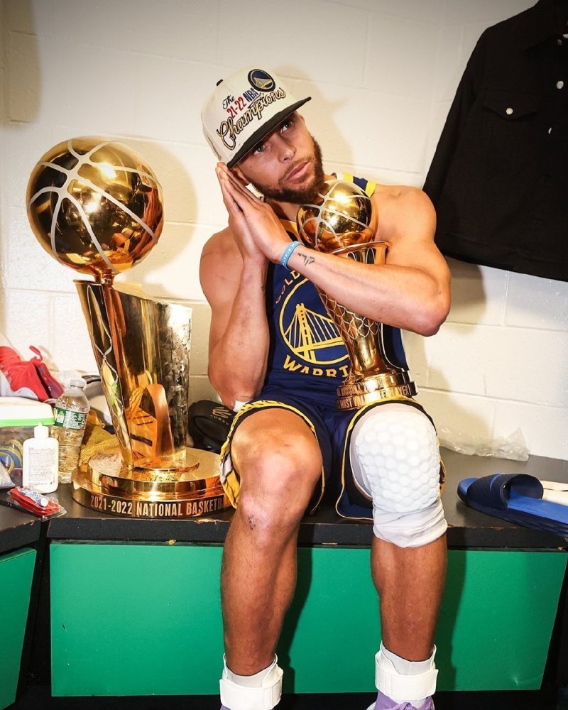 不差钱，阿联酋足协提供5架专机拉球迷去客场看世预赛（豪气出手！阿联酋足协派出5架专机送球迷赴客场看世预赛）